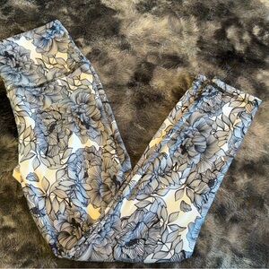 Women’s Athletic leggings. Size Medium.